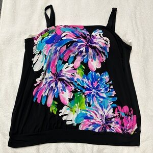 Women’s 22W bright floral tankini by Delta Burke. Great condition!